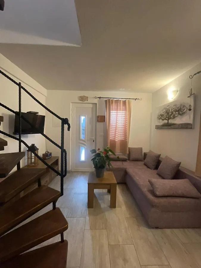Studio Apartment Dona Τρογκίρ