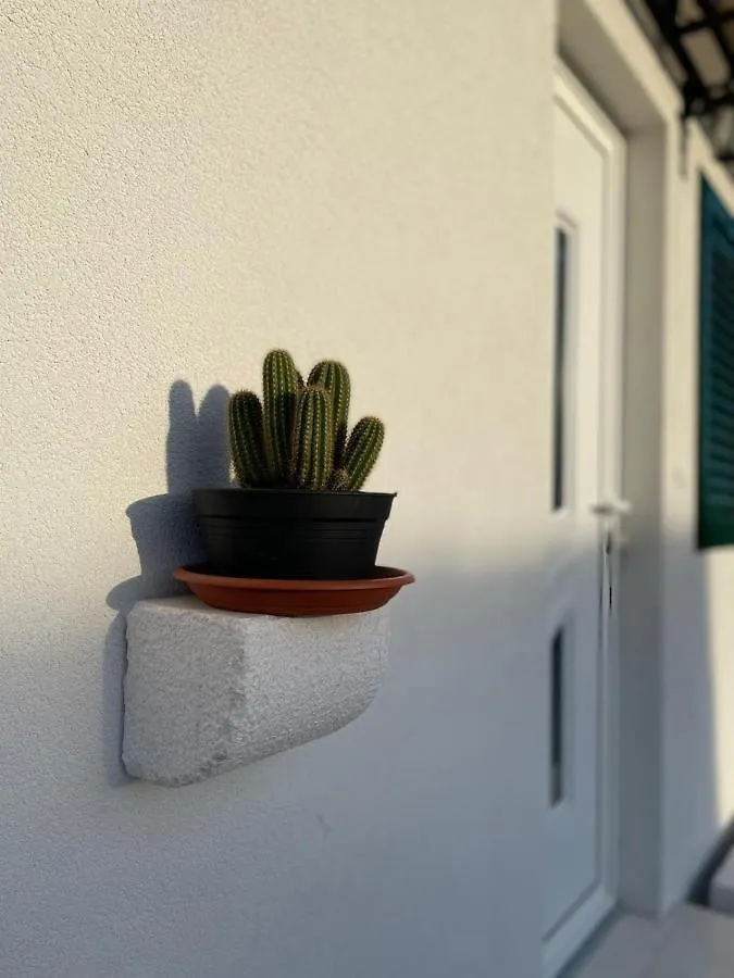 Studio Apartment Dona Τρογκίρ 0*,  Κροατία