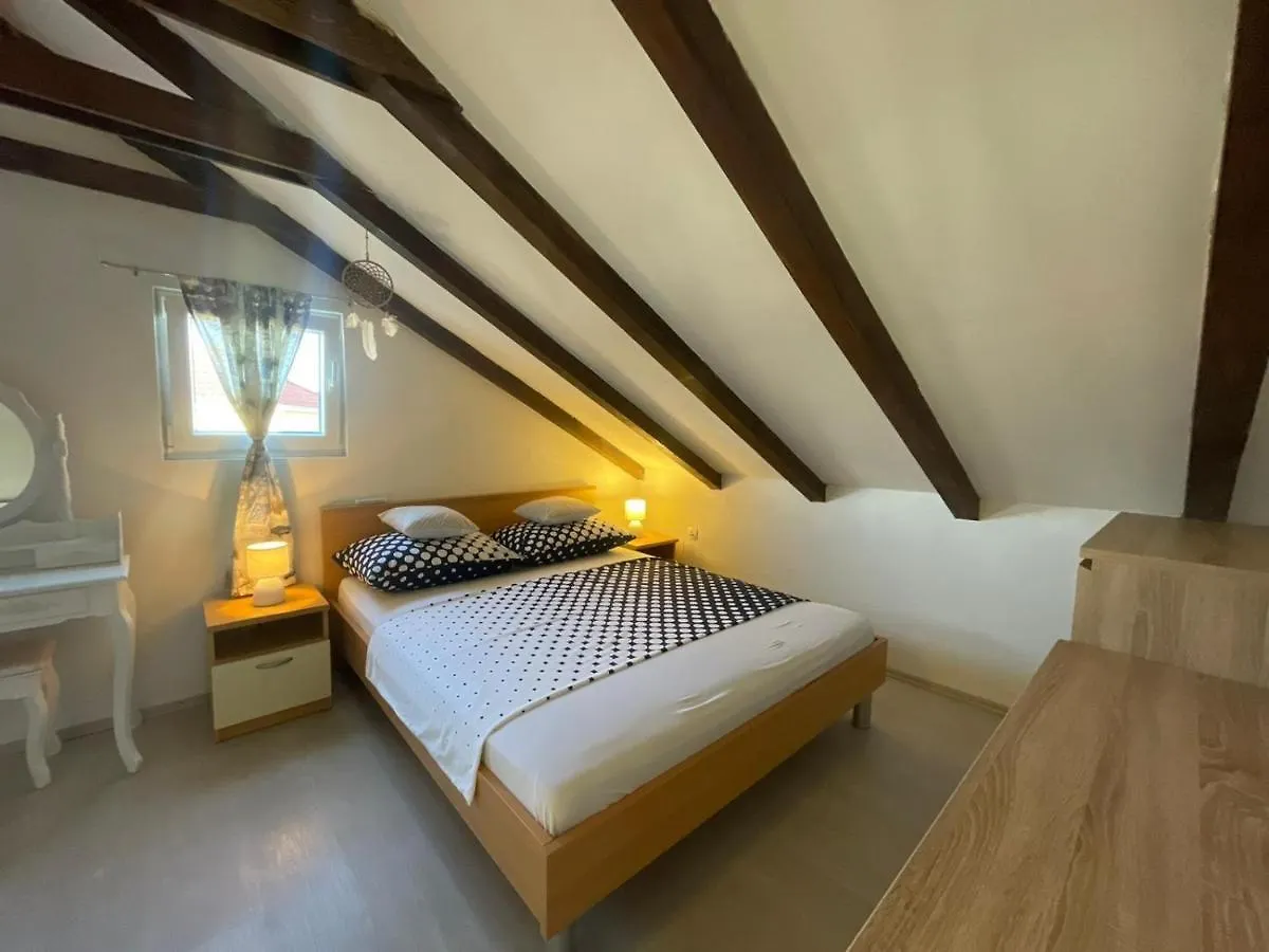Studio Apartment Dona Τρογκίρ 0*,  Κροατία