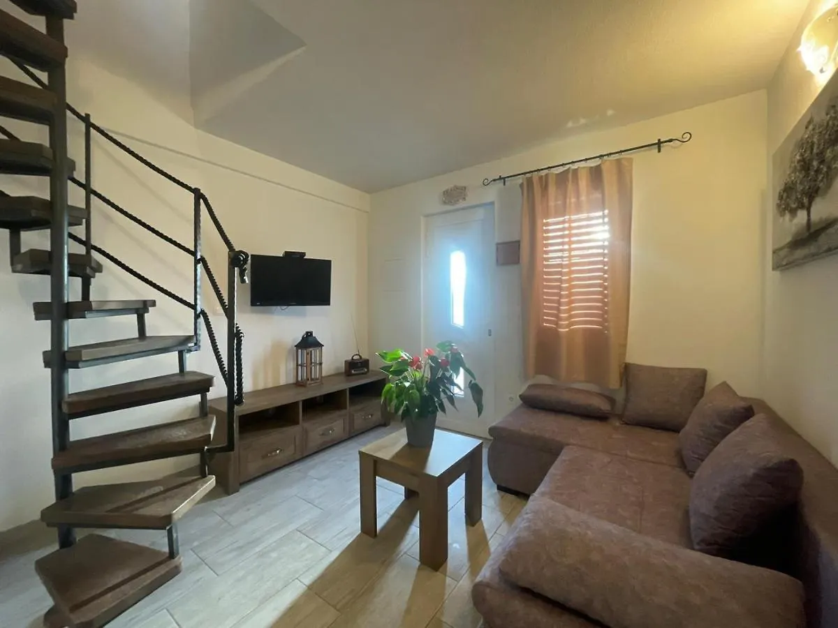 Studio Apartment Dona Τρογκίρ