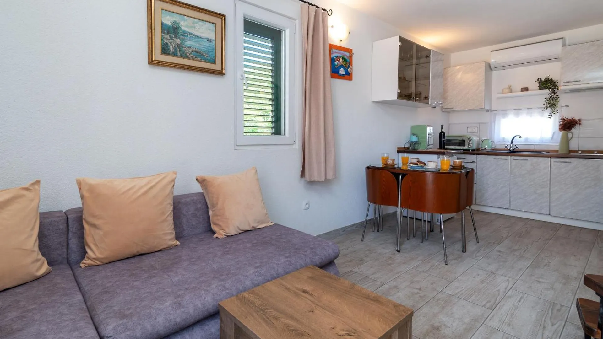 Studio Apartment Dona Τρογκίρ 0*,