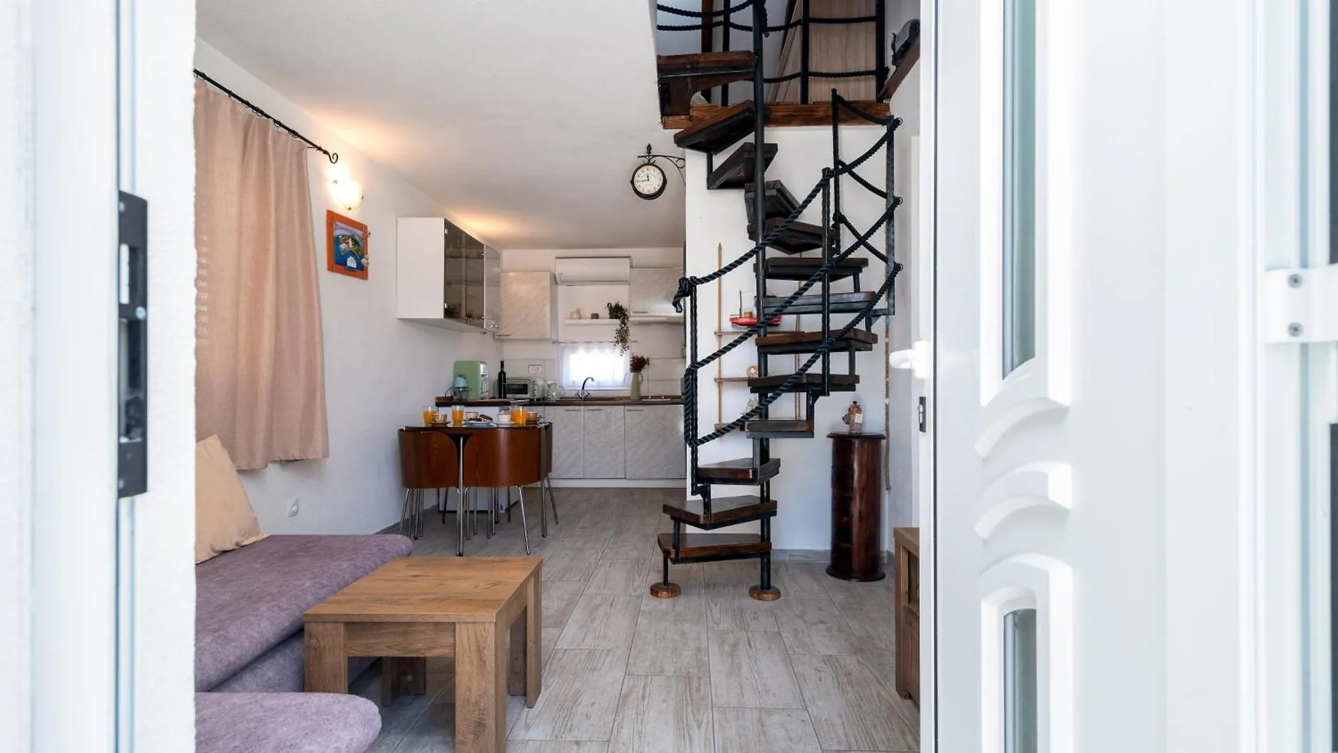 Studio Apartment Dona Τρογκίρ