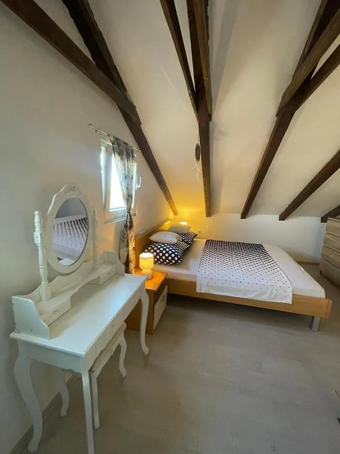Studio Apartment Dona Trogir 0*,